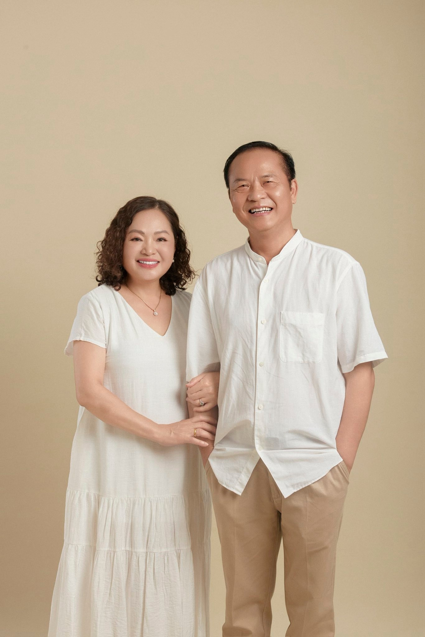 Mỹ nhân phim 'Cha tôi người ở lại' khoe bố ruột phong độ, điển trai- Ảnh 5.