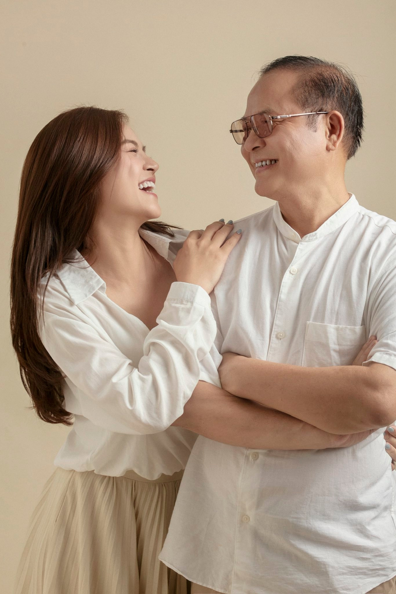 Mỹ nhân phim 'Cha tôi người ở lại' khoe bố ruột phong độ, điển trai- Ảnh 3.