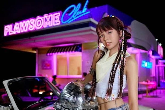 ZOE - nữ tân binh mới ra mắt làng nhạc ca khúc Hit My Head