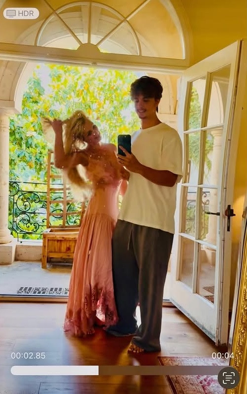 Britney Spears Hạnh Phúc Hàn Gắn Với Con Trai: Nhìn Visual Quý Tử Cao 1M91 Mà Sốc! 1 Britneyspears506353933185279031340227763403306815130968134N
