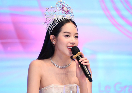 Màn đặt câu hỏi ứng xử của Thanh Thủy gây tranh cãi về trình phát âm tiếng anh