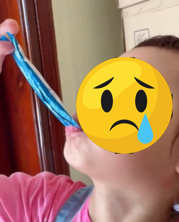 Rò rỉ hình ảnh Hải Sen từng cho con gái uống siro ăn ngon để quảng cáo gây bức xúc