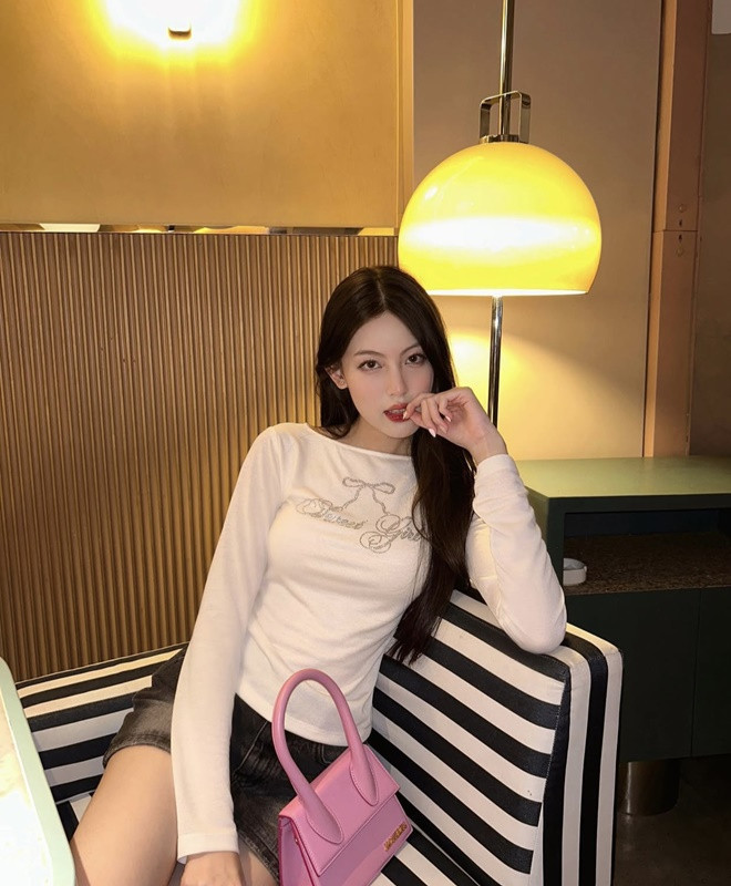 Bóc mác kho hàng hiệu của bạn gái tin đồn HIEUTHUHAI