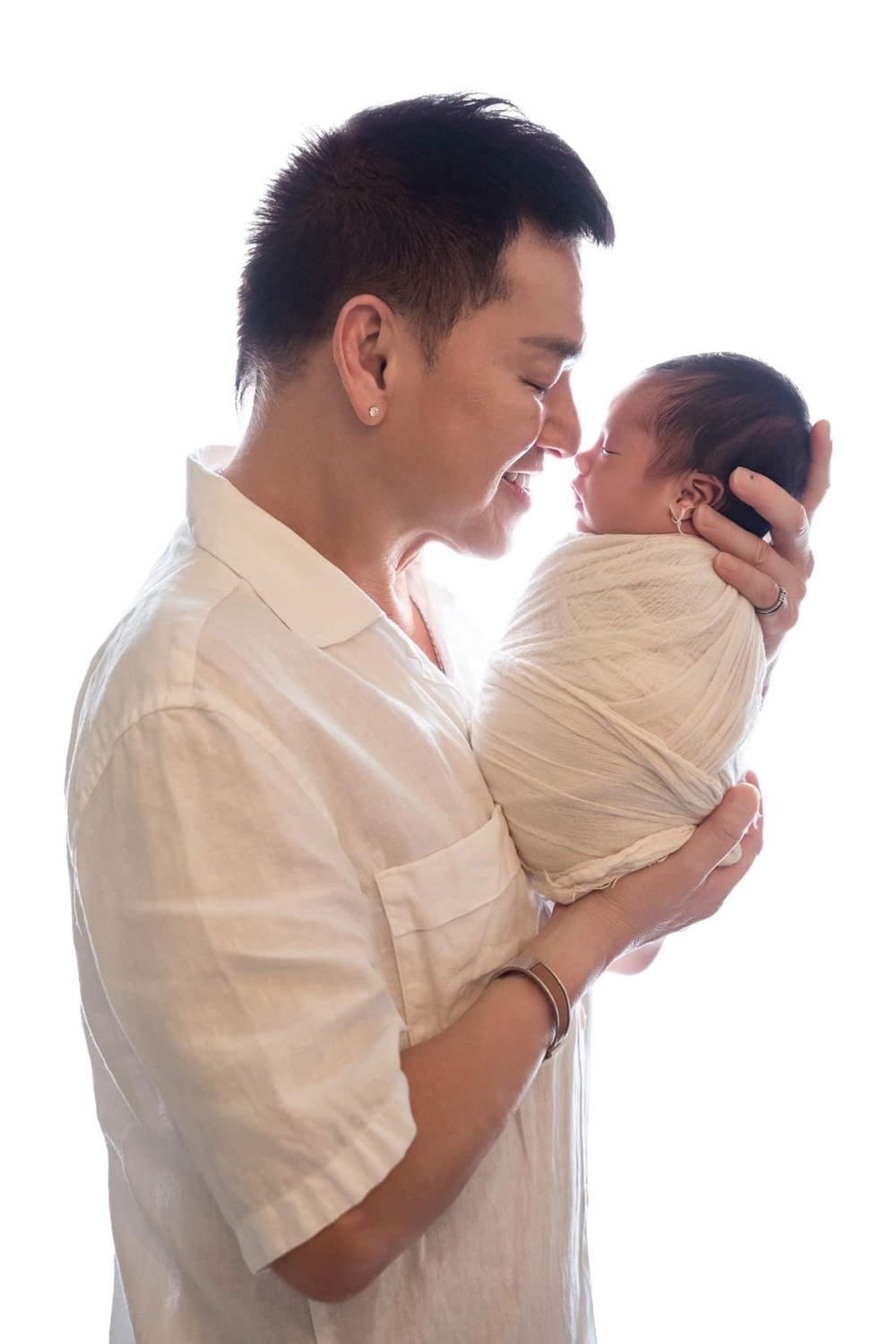 Diễn viên Quang Minh U70 yêu chiều bạn gái kém 37 tuổi để con trai theo họ mẹ