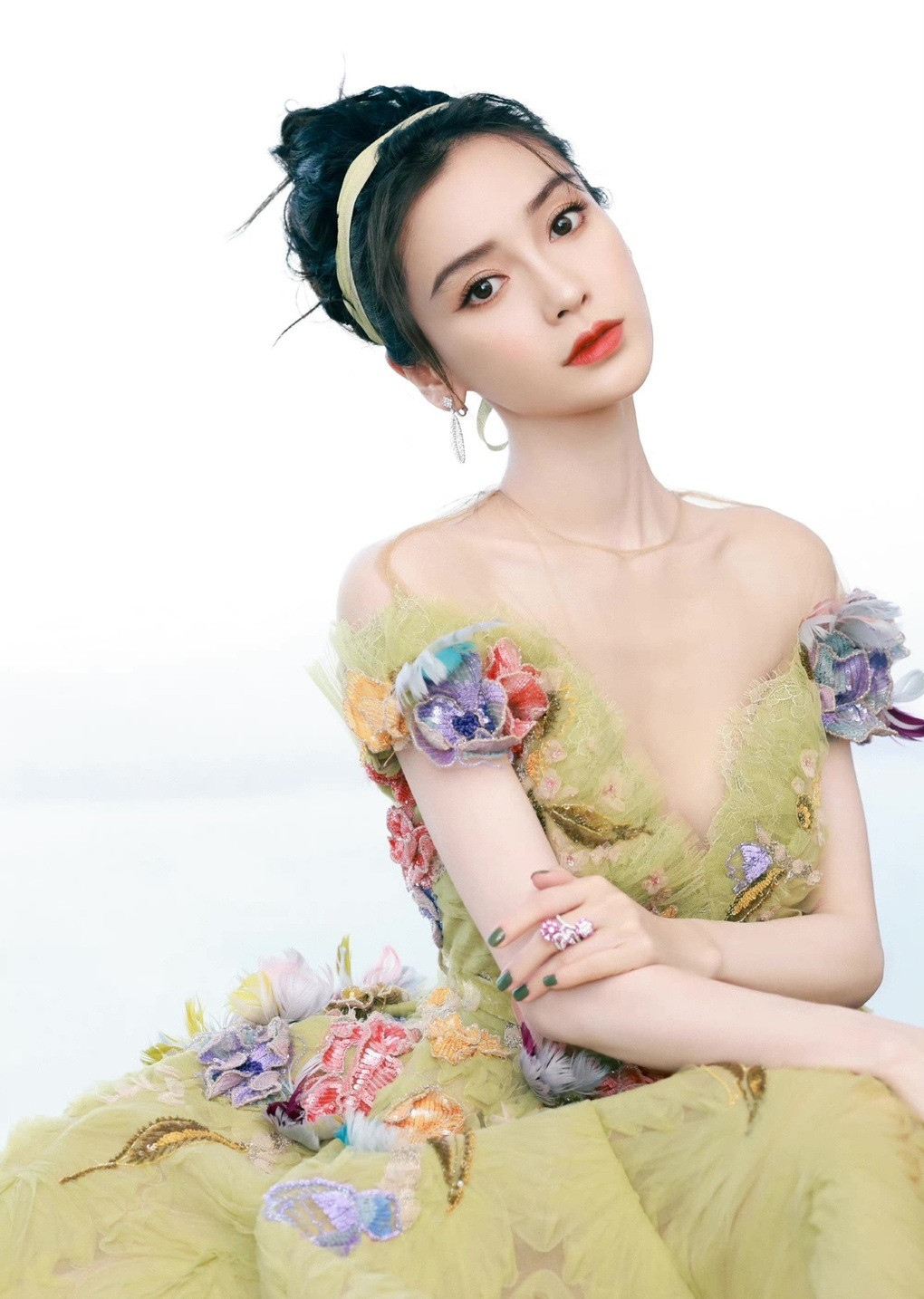 Mỹ nhân Hoa ngữ sau ly hôn Angelababy rơi vào tuyệt vọng biến mất khỏi showbiz