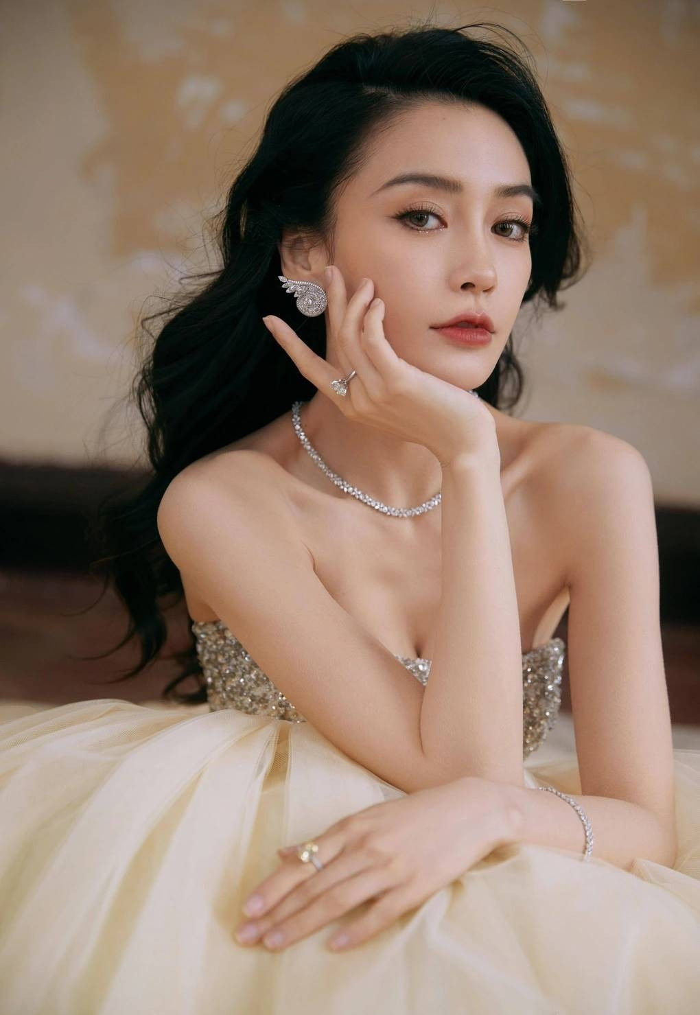 Mỹ nhân Hoa ngữ sau ly hôn Angelababy rơi vào tuyệt vọng biến mất khỏi showbiz