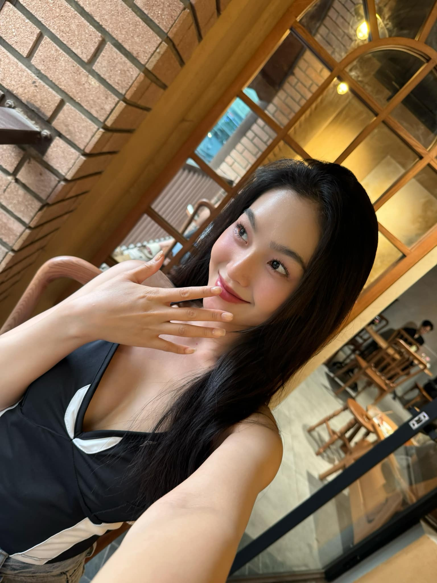 Mỹ nhân VFC quê Thanh Hóa gợi ý kiểu áo thun sexy cuốn hút mùa hè- Ảnh 10.