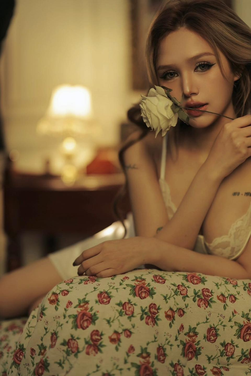 Xoài Non bị soi vóc dáng phát tướng qua camera thường