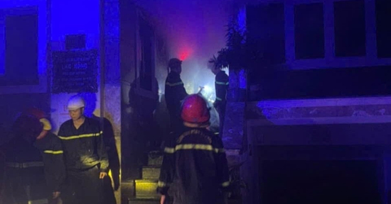 Cháy nhà dân kết hợp cho thuê ở TPHCM, 2 người mắc kẹt