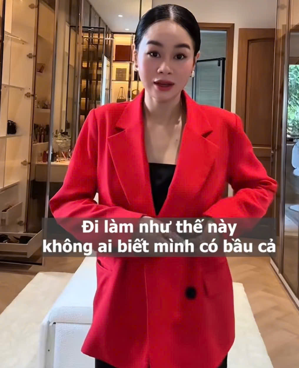 Cô giáo Hà Hồ bầu 8 tháng vẫn oằn người tập yoga chạy bộ gây tranh cãi