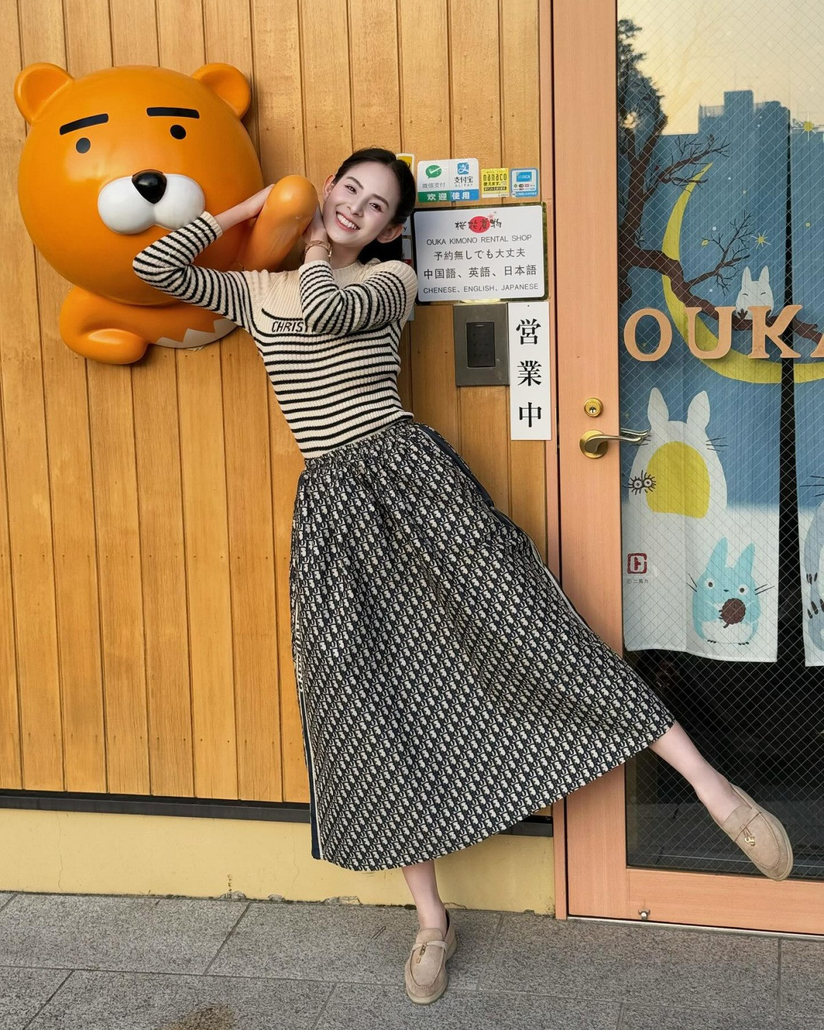 Hương Liên nhập hội phú bà Vbiz nhờ lấy chồng giàu sương sương 1 tỷ trên người nhìn mà choáng