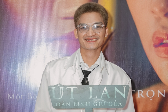 Mẹ Mạc Văn Khoa sợ hãi khi xem con trai diễn phản diện