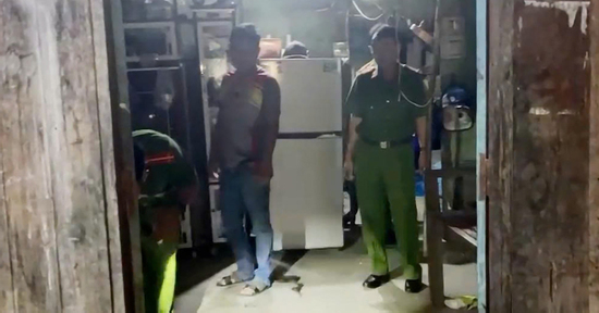 Sau va chạm với chó nhà hàng xóm, nam thanh niên dùng búa sát hại 2 cha con