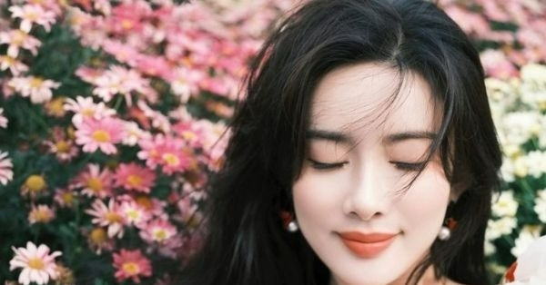 Tào Dĩnh phát hiện mắc ung thư, khóc thút thít trên sóng livestream vì 1 lí do