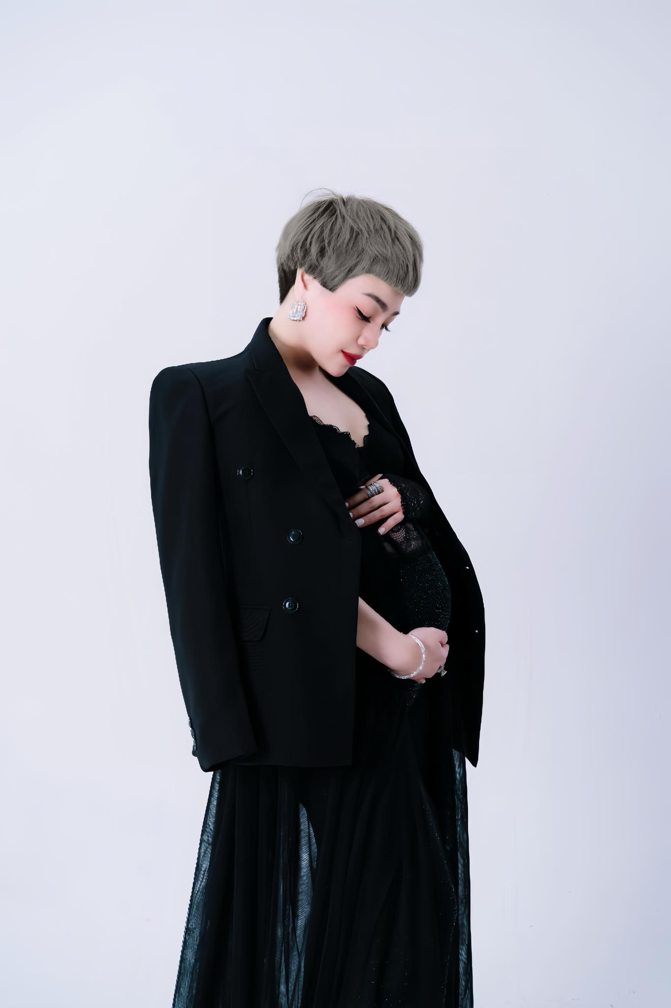 Nữ ca sĩ quê Hưng Yên bất ngờ mang thai ở tuổi 42 sau 10 năm ly hôn- Ảnh 4.