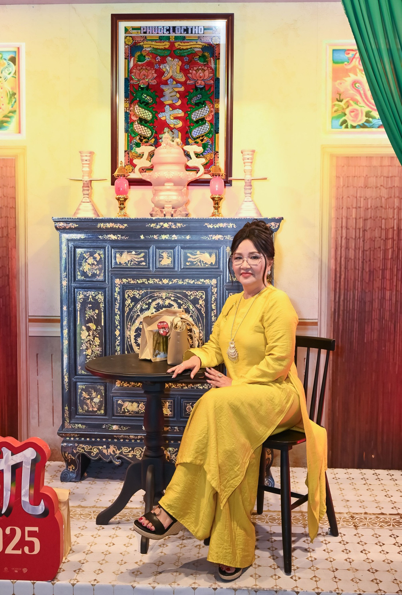 Mẹ chồng Bảo Thanh trên phim có nhan sắc đời thực ở tuổi U60 tươi trẻ- Ảnh 4.