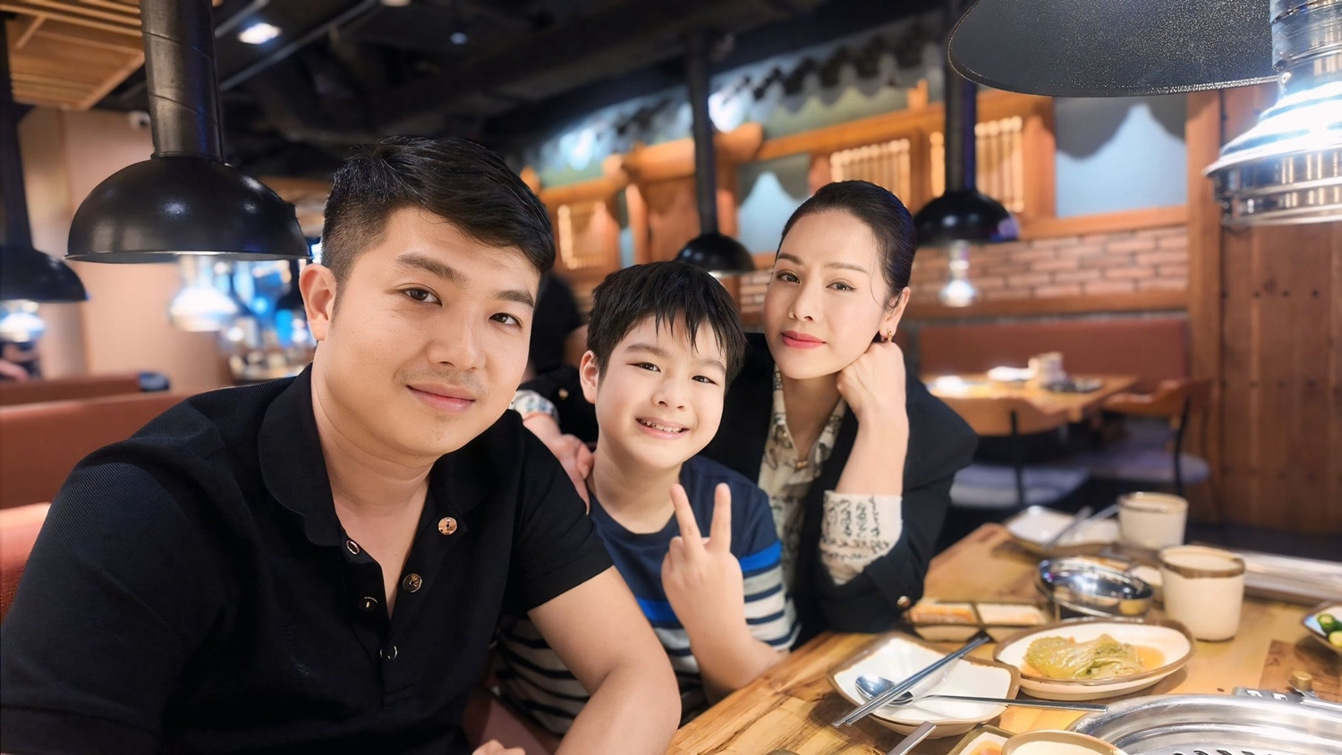 Nhật Kim Anh hội ngộ chồng cũ bỏ qua ồn ào đấu tố năm xưa