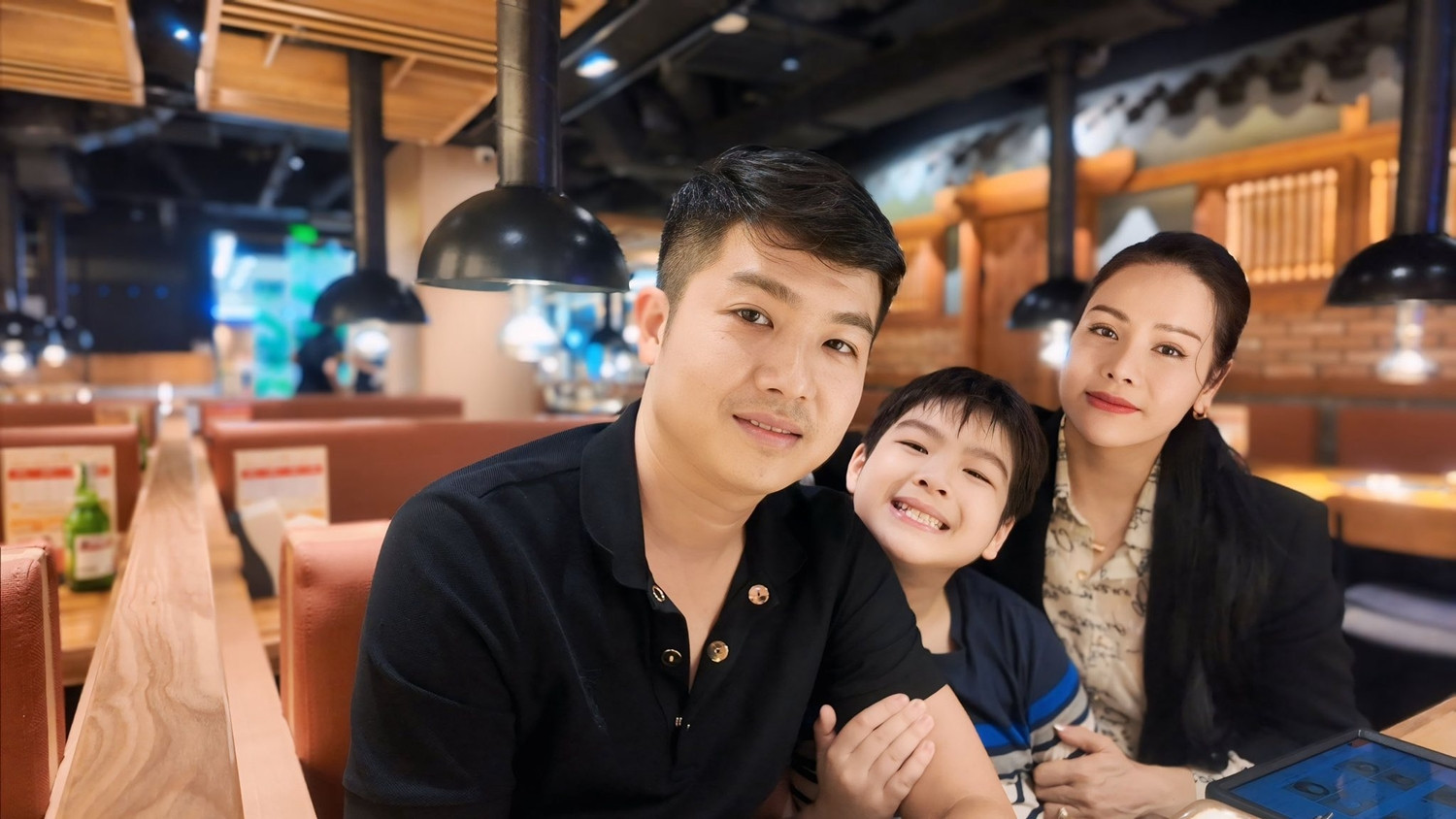 Nhật Kim Anh hội ngộ chồng cũ bỏ qua ồn ào đấu tố năm xưa