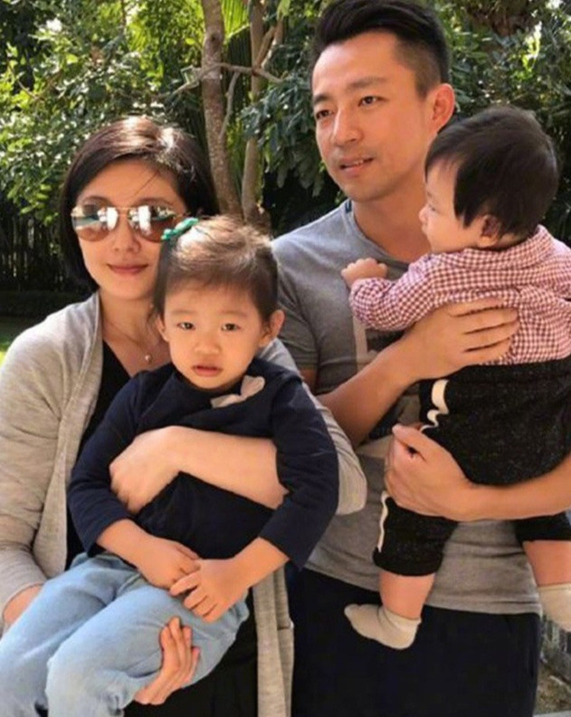 Tình thế tiến thoái lưỡng nan của hai con Từ Hy Viên