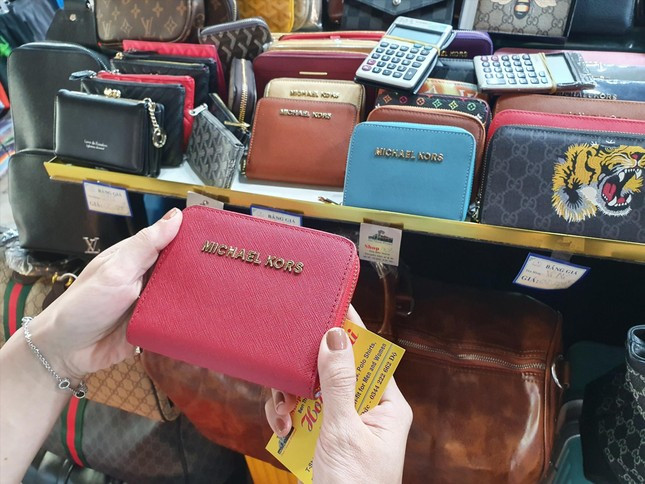 Tràn lan hàng giả, hàng nhái ảnh 1
