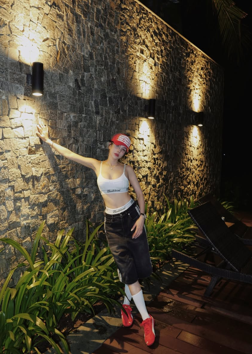 'Bà mẹ 2 con' gốc Hà thành khoe vẻ 'bốc lửa' sau khi yêu tình trẻ kém 11 tuổi- Ảnh 11.