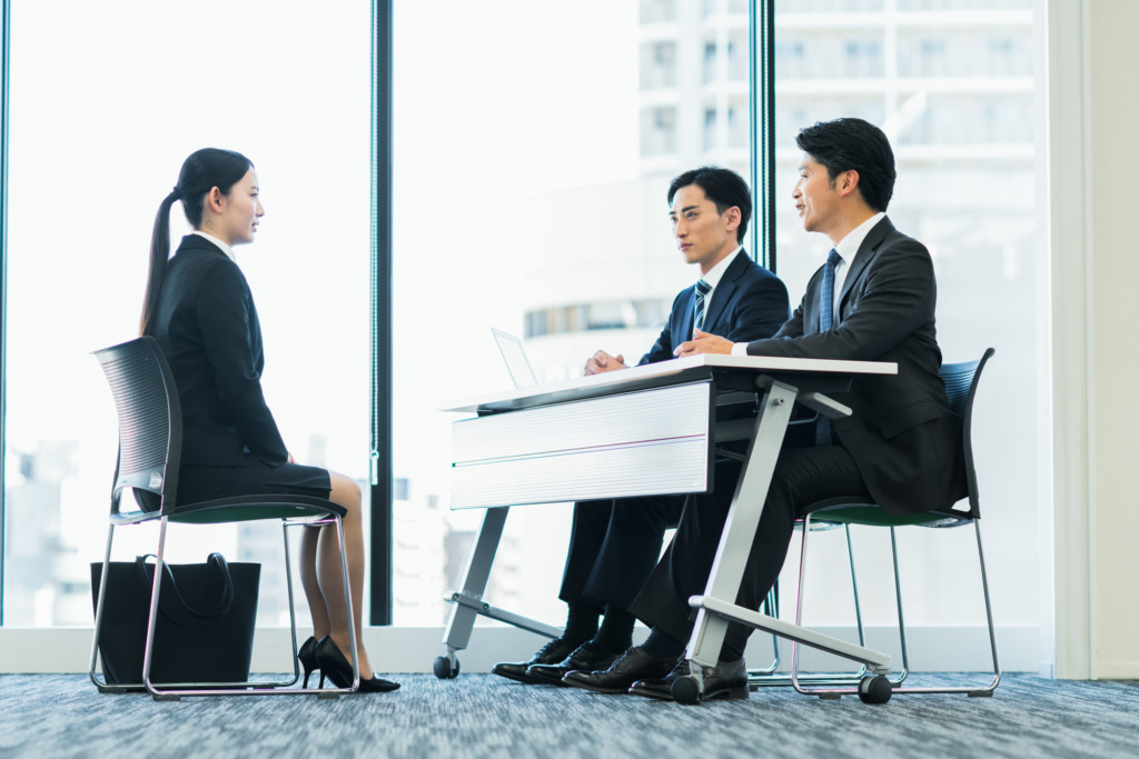 cach cu su voi nguoi phong van kho tinh careerbuilder