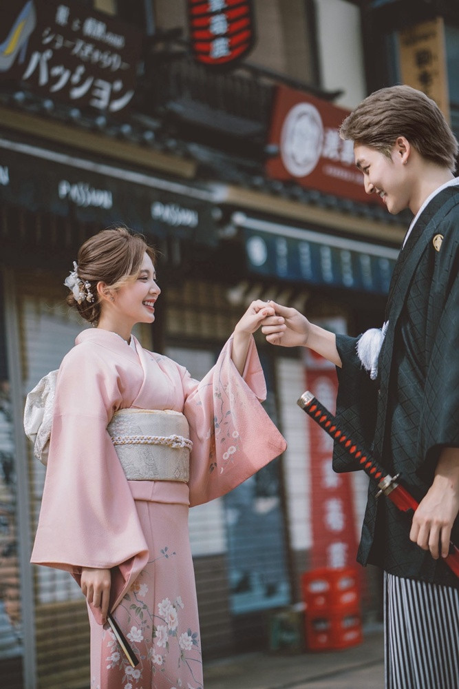 Cặp đôi đình đám VFC bất ngờ tung ảnh cầu hôn chuẩn bị về chung một nhà