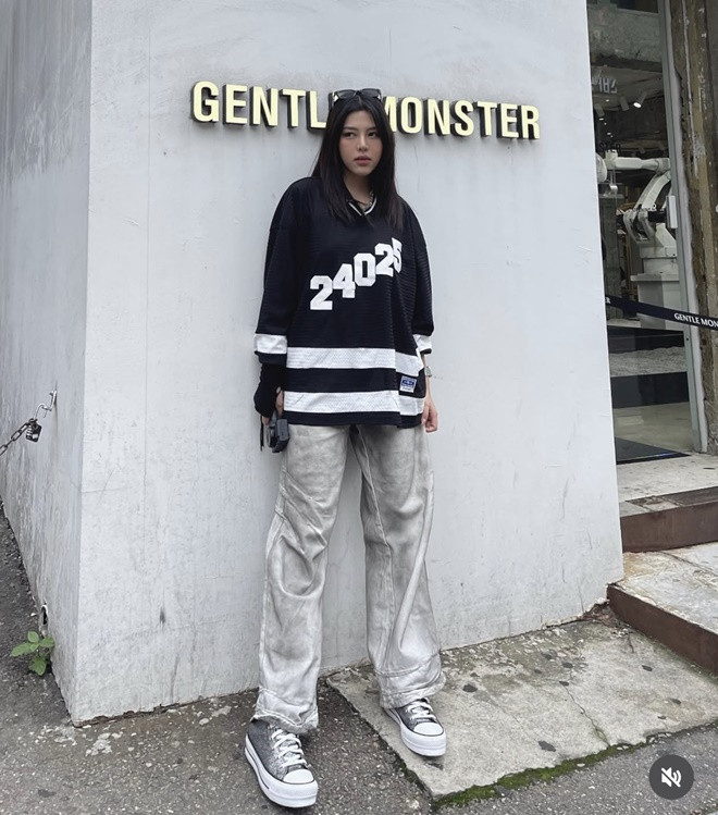 Em xinh Muộii sở hữu đôi chân dài chuẩn người mẫu