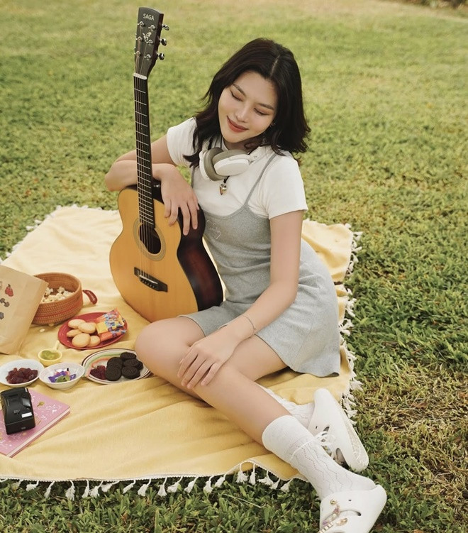 Em xinh Muộii sở hữu đôi chân dài chuẩn người mẫu