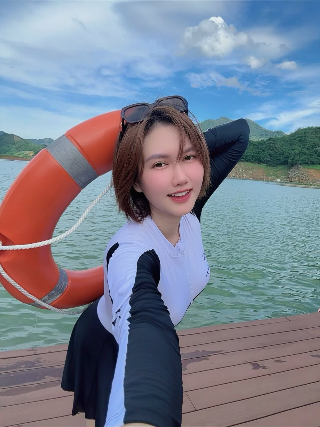 Hương Giang lên tiếng bức xúc sau thông tin Đình Tú cầu hôn bạn gái