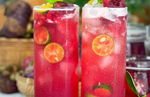 Mận giữa vụ siêu rẻ chỉ 10.000 đồng/kg, chị em tranh thủ mua và rỉ tai nhau công thức làm siro mận giải nhiệt