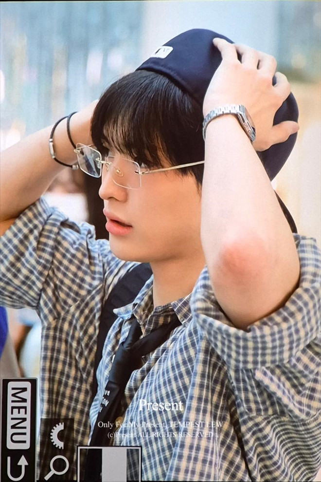 Phong cách sân bay chất lừ của CL 2NE1 HanBin Tempest khi đổ bộ Việt Nam