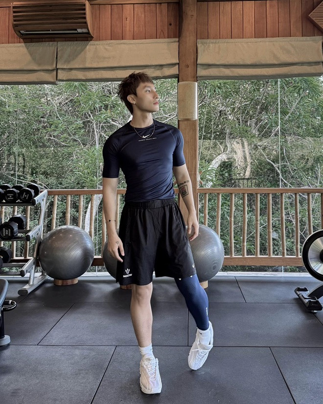 Sơn Tùng MTP HIEUTHUHAI đọ body tập gym cơ bắp cuồn cuộn