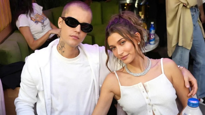 Bà xã Justin Bieber không còn đeo nhẫn cưới dấy lên tin đồn ly hôn