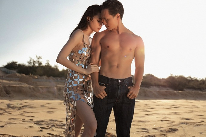 Hà Hồ  Kim Lý khoe body cháy khét lẹt kỉ niệm 8 năm yêu nhau