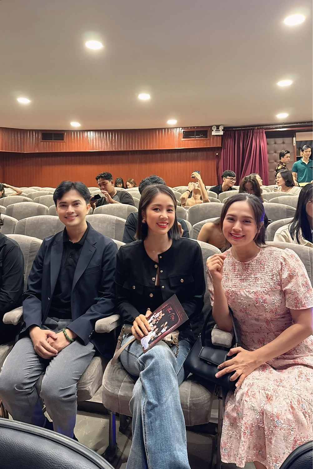 Lê Phương đăng ảnh về thăm trường cũ cư dân mạng nghẹn ngào nhắc tên Quý Bình