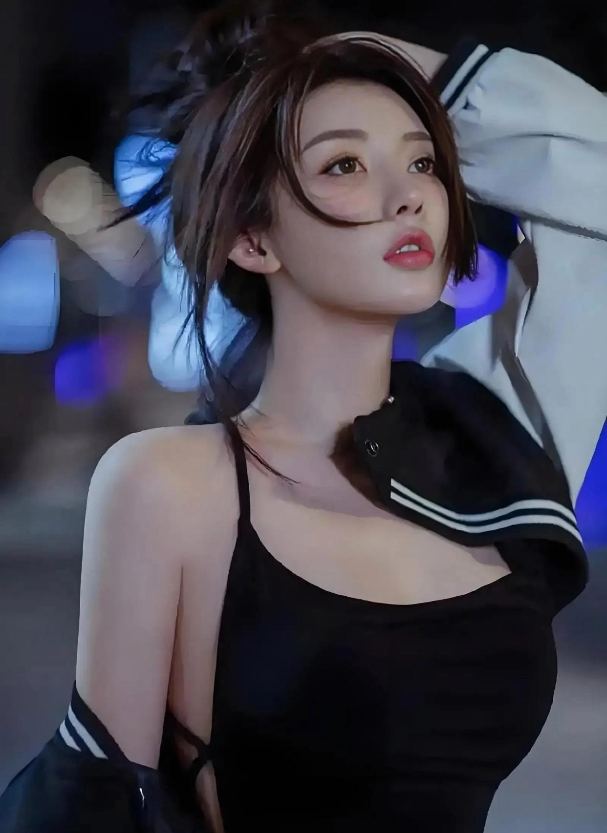 Phùng Thiệu Phong hẹn hò bạn gái kém 19 tuổi nhan sắc ra sao so với Triệu Lệ Dĩnh