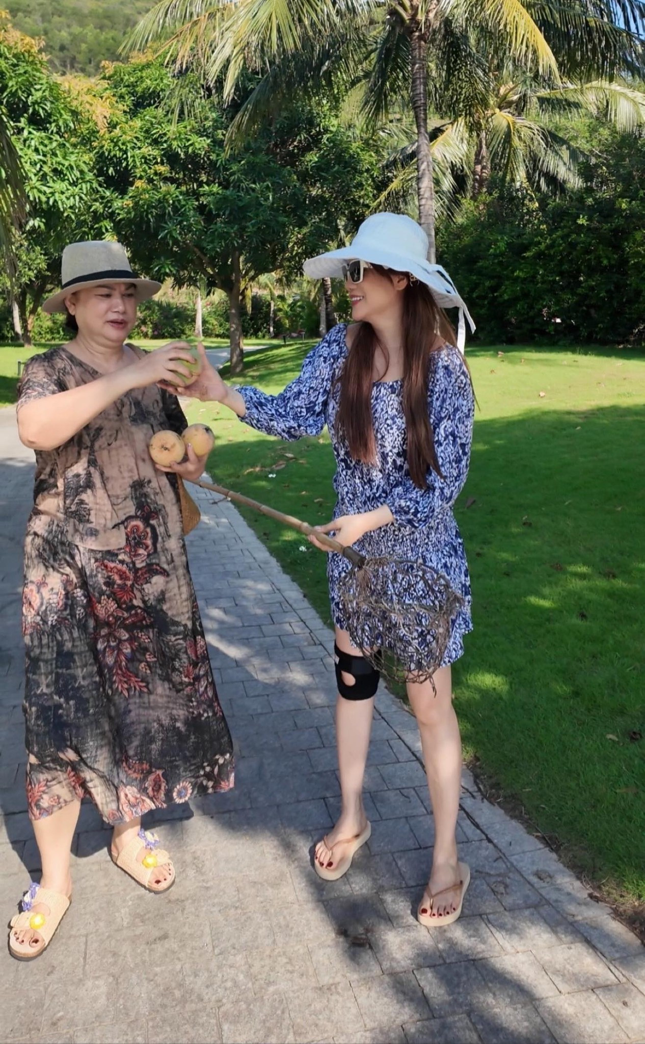 Trương Ngọc Ánh khoe mẹ ruột Hoa khôi Hà thành 1 thời nhan sắc U70 át con gái