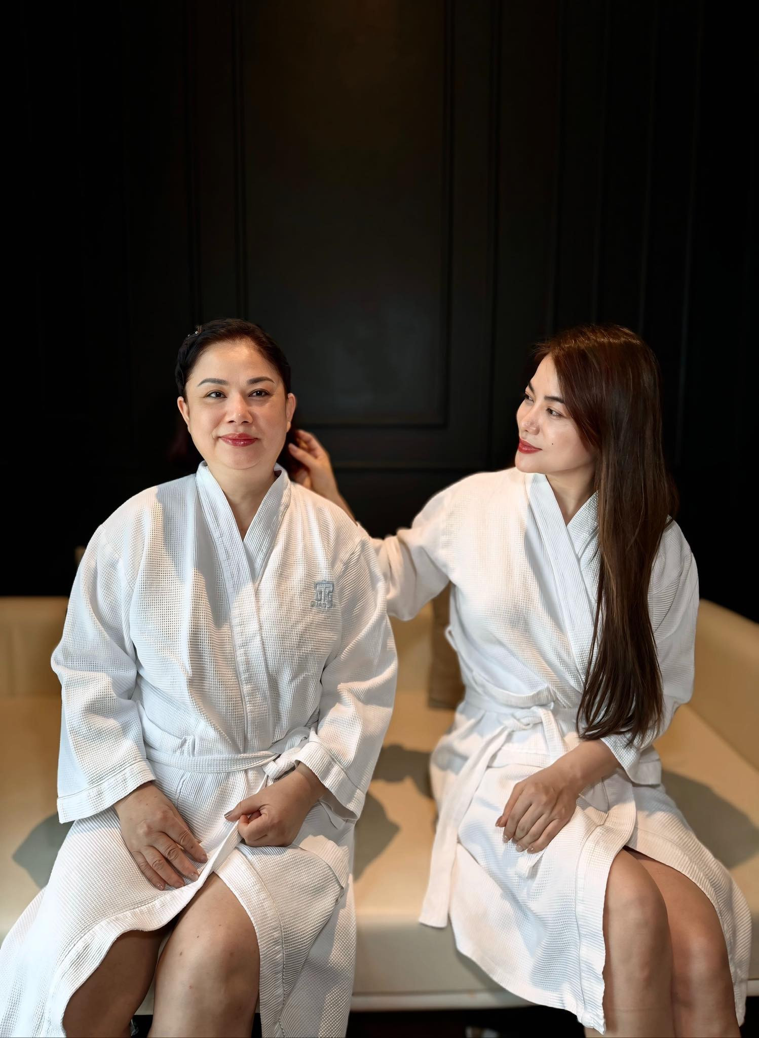 Trương Ngọc Ánh khoe mẹ ruột Hoa khôi Hà thành 1 thời nhan sắc U70 át con gái