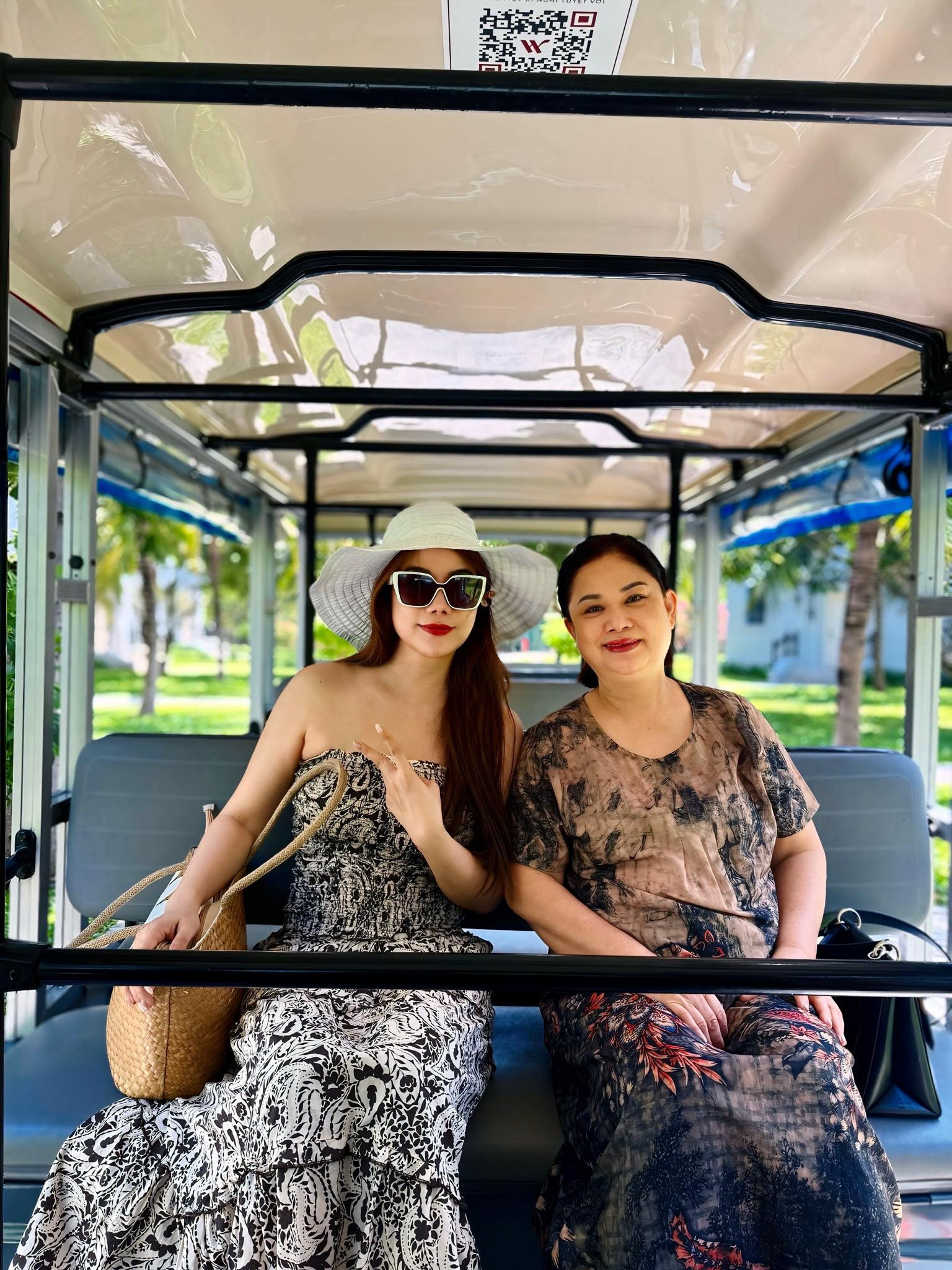 Trương Ngọc Ánh khoe mẹ ruột Hoa khôi Hà thành 1 thời nhan sắc U70 át con gái