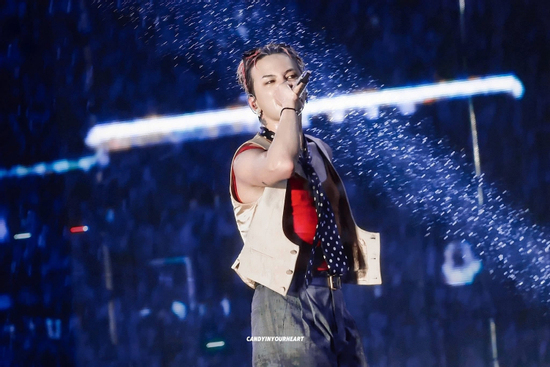 40.000 người dầm mưa cùng G-Dragon trên sân Mỹ Đình