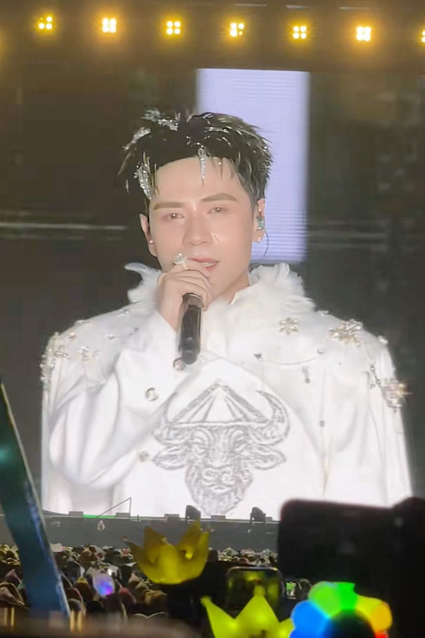 Cười xĩu trước màn tỏ tình GDragon của Quang Hùng MasterD