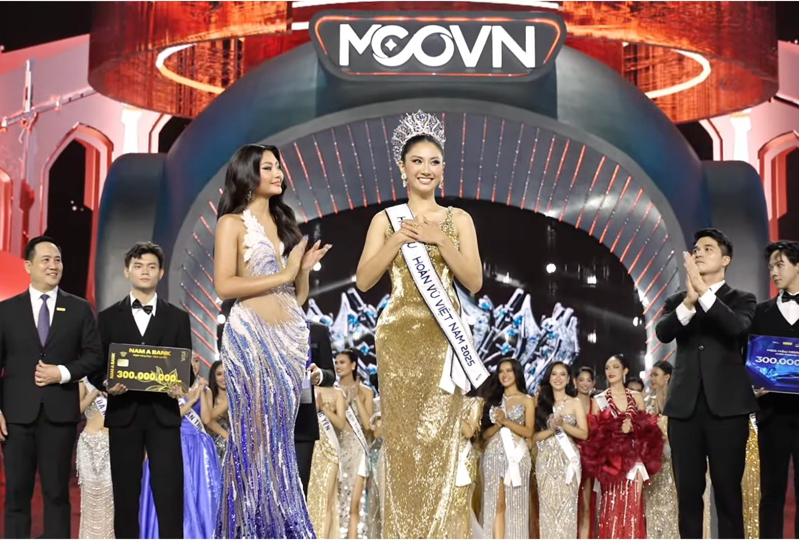 Một người đẹp tố cáo Hoa hậu Hoàn vũ dàn xếp kết quả ban tổ chức ưu ái Nguyễn Hoàng Phương Linh
