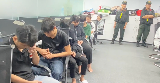 Băng nhóm thuê cả trăm người chỉ ngồi gọi điện mời nhận quà, lừa hàng trăm tỷ đồng