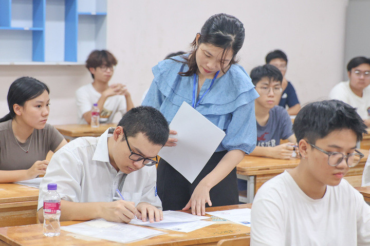 Các quy định trong phòng thi tốt nghiệp THPT 2025 thí sinh nhất thiết phải nhớ - Ảnh 1.