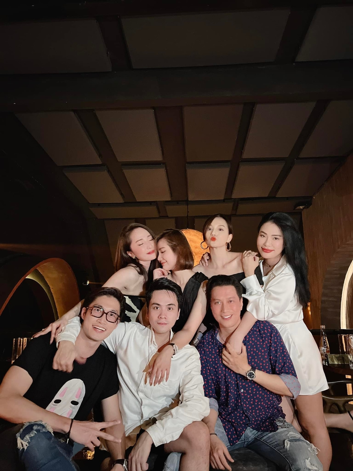 Dàn sao dự kiến đổ bộ đám cưới Đình Tú và Ngọc Huyền