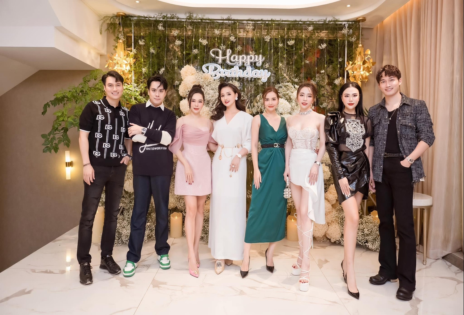 Dàn sao dự kiến đổ bộ đám cưới Đình Tú và Ngọc Huyền