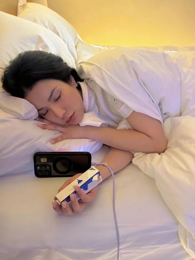 Diệp Lâm Anh khiến fan lo lắng về tình trạng sức khỏe