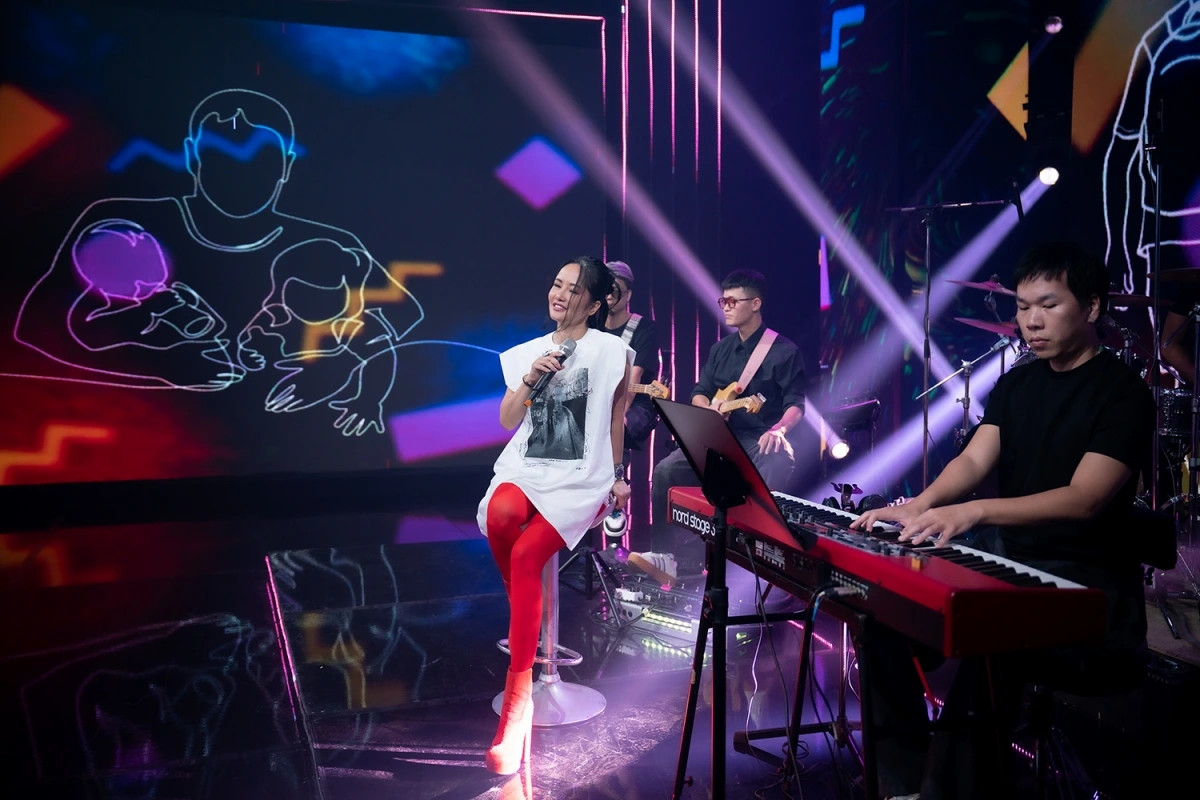 diva hong nhung nghen ngao ke ve nguoi dan ong quan trong nhat cuoc doi hinh anh 2