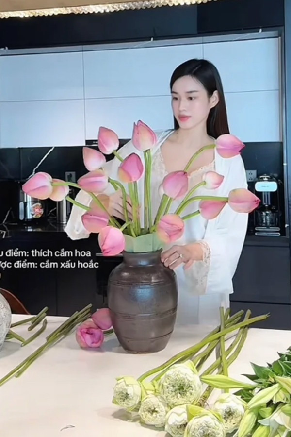 Đỗ Thị Hà trượt tay để lộ hint rõ mồn một liên quan đến bạn trai thiếu gia đàng gái muốn công khai lắm rồi